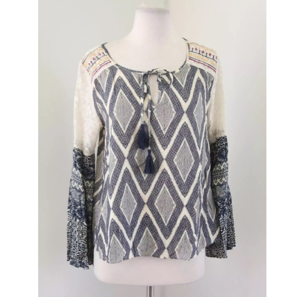 Flying Tomato Boutique Top size medium ❤️